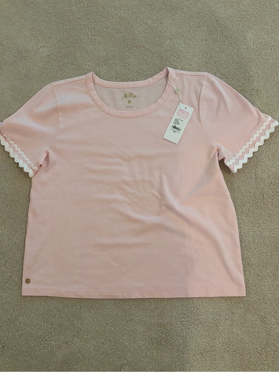 Lilly Pulitzer Tops - Lilly Pulitzer Light Pink Short Sleeve Top with White Scallop Trim